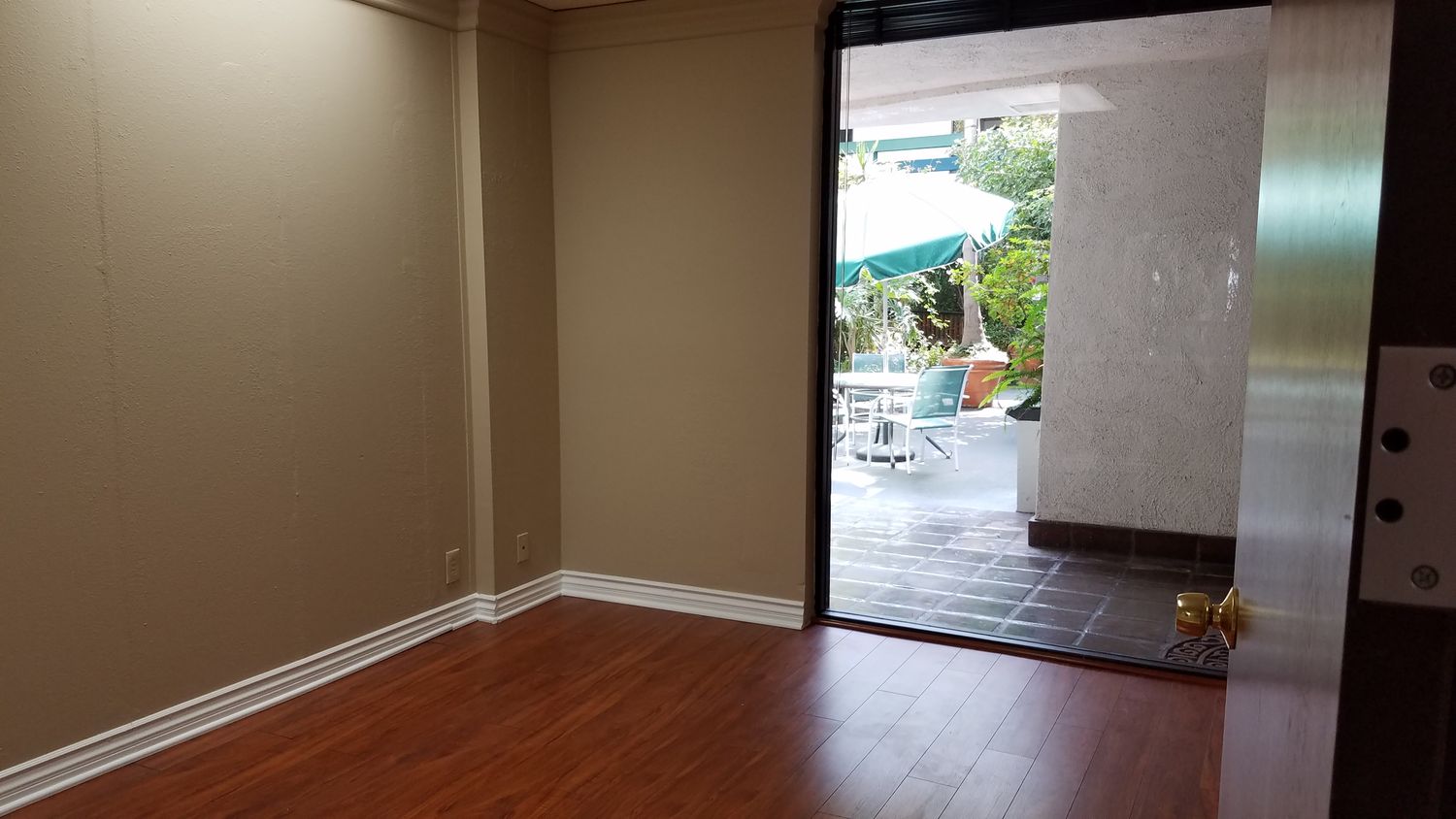 VERY SPECIAL PATIO OFFICE, 3 PRIVATE OFFICES AND RECEPTION.